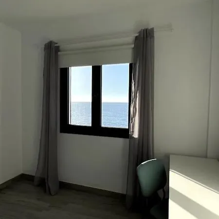 Moderno Frente Al Mar Apartment