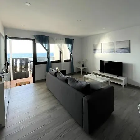 Moderno Frente Al Mar Apartment